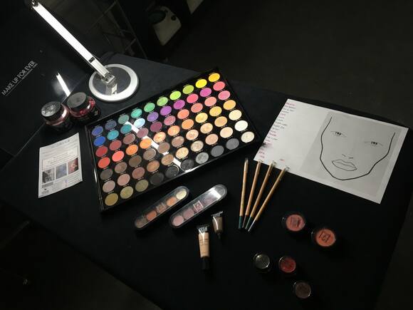 Appuiformation bts esthetique illustration materiel maquillage palette et pinceaux